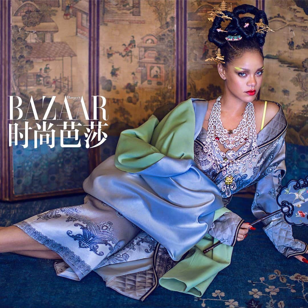 エトロさんのインスタグラム写真 - (エトロInstagram)「Modern sensation #Rihanna in an #Etro printed silk coat in the latest issue of @harpersbazaarcn.  Photographed by @chenman Chief Producer #zuominjie #左敏洁 Visual Direction @mumoodsight Editor in Chief: @shasimona Fashion Director: @weitian25  #EtroCelebs #EtroEditorials」7月25日 23時56分 - etro