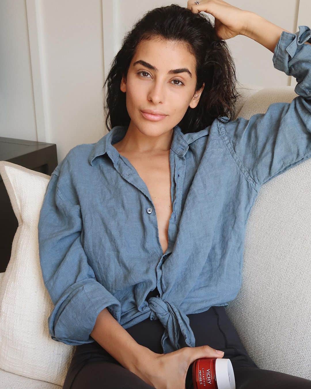 Sazan Hendrixさんのインスタグラム写真 - (Sazan HendrixInstagram)「I regret taking good care of my skin. Said no one ever 🙌🏼 Good skincare = less makeup = less time getting ready = more time to enjoy life (and teeny) 😌 I have a code for you to try @vichyusa’s new triple threat product LiftActiv Peptide-C, on my blog to boost your skincare game to the next level ✨ #Linkinbio #PurePeptidePower #Ad」7月25日 23時57分 - sazan