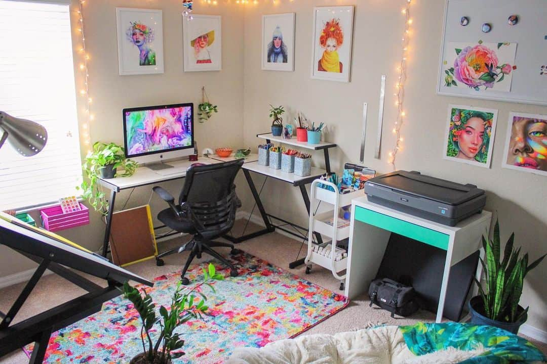 Morgan Davidsonのインスタグラム：「All moved in and have my new studio set up! ❤️😭 I haven’t had my own space to create in over a year and a half, so this really is a game changer for me. 🙌🏼I can’t wait to make fun videos and new drawings in this place. 🥰」