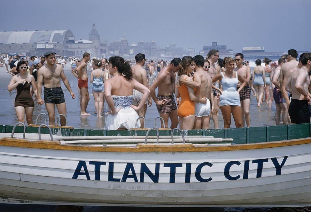 National Geographic Creativeさんのインスタグラム写真 - (National Geographic CreativeInstagram)「Photo by Volkmar K. Wentzel | Crowds of swimmers stroll along Atlantic City's beach in New Jersey. This image was originally published in the July 1961 magazine. #ThrowBackThursday #AtlanticCity #Vintage」7月26日 0時03分 - natgeointhefield
