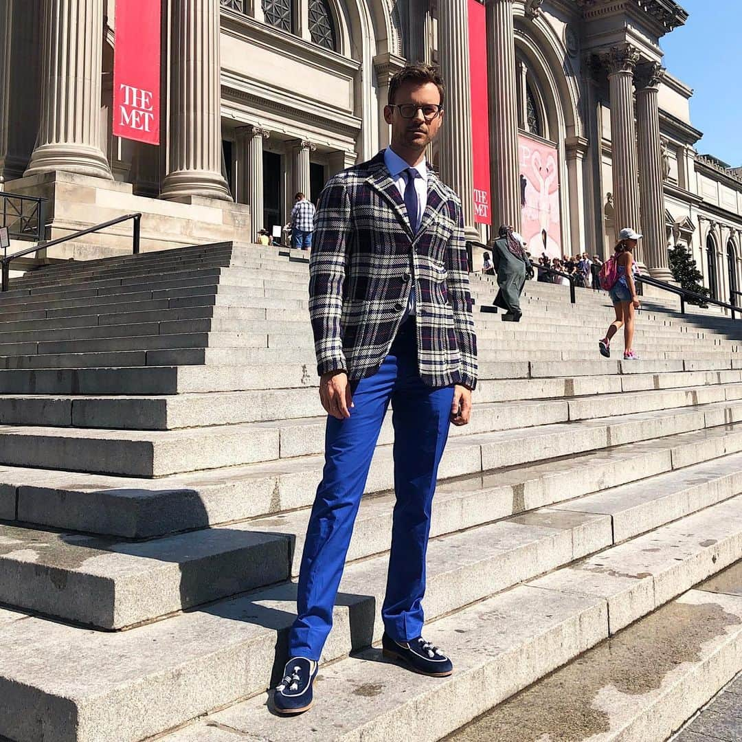 ブラッド・ゴレスキーさんのインスタグラム写真 - (ブラッド・ゴレスキーInstagram)「Morning at the Met! The Camp exhibition is stunning! 💄 @benjaminthigpen  Blazer @barenavenezia  Shirt @amazonfashion  Pants @marcjacobs  Tie @gucci  Shoes @louboutinhomme」7月26日 0時03分 - bradgoreski