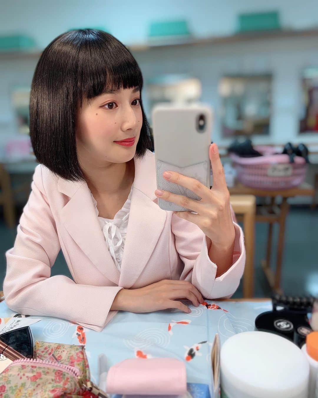 高嶋香帆のインスタグラム：「志村魂、初日無事に終わりました☺️💕 大阪のお客様は笑いも、拍手も盛大で、 ステージに物凄いパワーを送ってくれます🙇‍♀️✨ 本当、凄い！ 有難うございます。 . 去年は初参加で、いっぱいいっぱいだったので、 あっという間に最終日を迎えた気がするけど、 今年はしっかり余裕をもって、一公演ずつ丁寧に挑んでいきます😊！」
