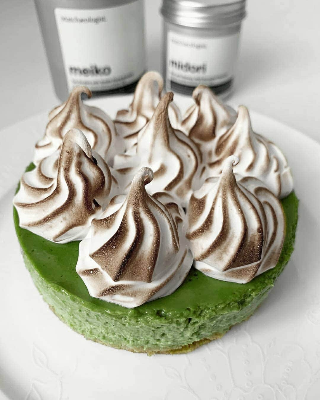 Matchæologist®さんのインスタグラム写真 - (Matchæologist®Instagram)「😍 Tag a #Matchaolic who you think could devour this WHOLE Swiss-Meringue topped #Matcha #Cheesecake 💪 beautifully created by our amazing #MatchaMate @theboywholovesmatcha – using our Meiko™ and Midori™ Matcha! 🙏 . 🌿💚 Like the look of this mesmerising green treat? Matcha is the perfect choice when you are looking to add a twist to your culinary creations – it gives a delicious taste and colour to your favourite recipes! 😘🍵 . For premium-quality matcha 🍵, please visit Matchaeologist.com . Follow our bio link 👉@Matchaeologist . Matchæologist® #Matchaeologist Matchaeologist.com」7月26日 0時07分 - matchaeologist