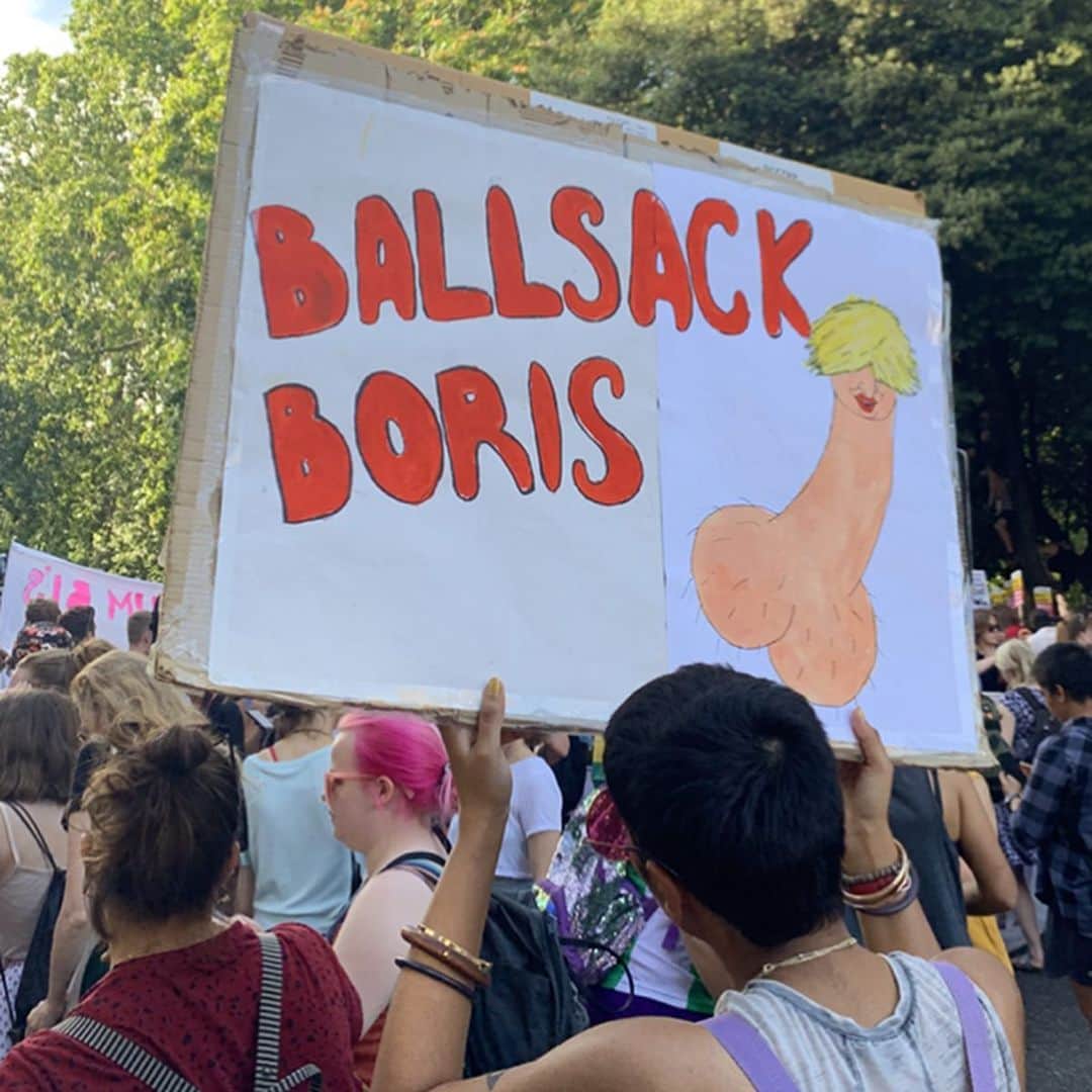 Dazed Magazineさんのインスタグラム写真 - (Dazed MagazineInstagram)「💪SIGN GAME STRONG💪 from #BJ puns to @loveisland’s @oviesoko for PM nominations ➡️ SWIPE ➡️ to see some of our favourite placards from yesterday’s @fckgovtfckboris march, protesting the installation of “a proudly racist, sexist, homophobic prick” as our Prime Minister. 📷 @patrickheardman, @hsiehmus94, @embruyere, @georgiedaley  #FuckTheGovernment #FuckBoris #NotMyPM #fckgovtfckboris」7月26日 0時13分 - dazed