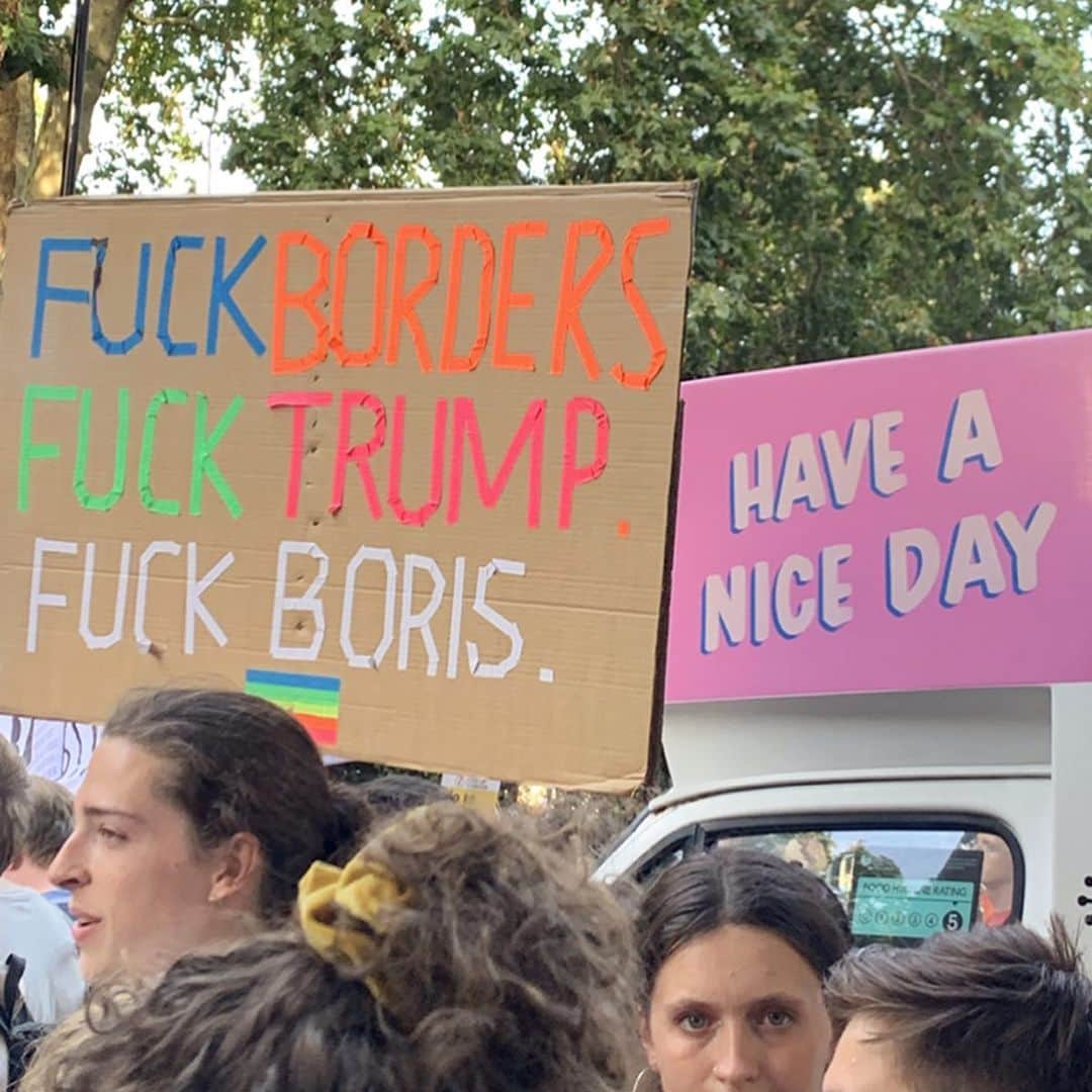 Dazed Magazineさんのインスタグラム写真 - (Dazed MagazineInstagram)「💪SIGN GAME STRONG💪 from #BJ puns to @loveisland’s @oviesoko for PM nominations ➡️ SWIPE ➡️ to see some of our favourite placards from yesterday’s @fckgovtfckboris march, protesting the installation of “a proudly racist, sexist, homophobic prick” as our Prime Minister. 📷 @patrickheardman, @hsiehmus94, @embruyere, @georgiedaley  #FuckTheGovernment #FuckBoris #NotMyPM #fckgovtfckboris」7月26日 0時13分 - dazed