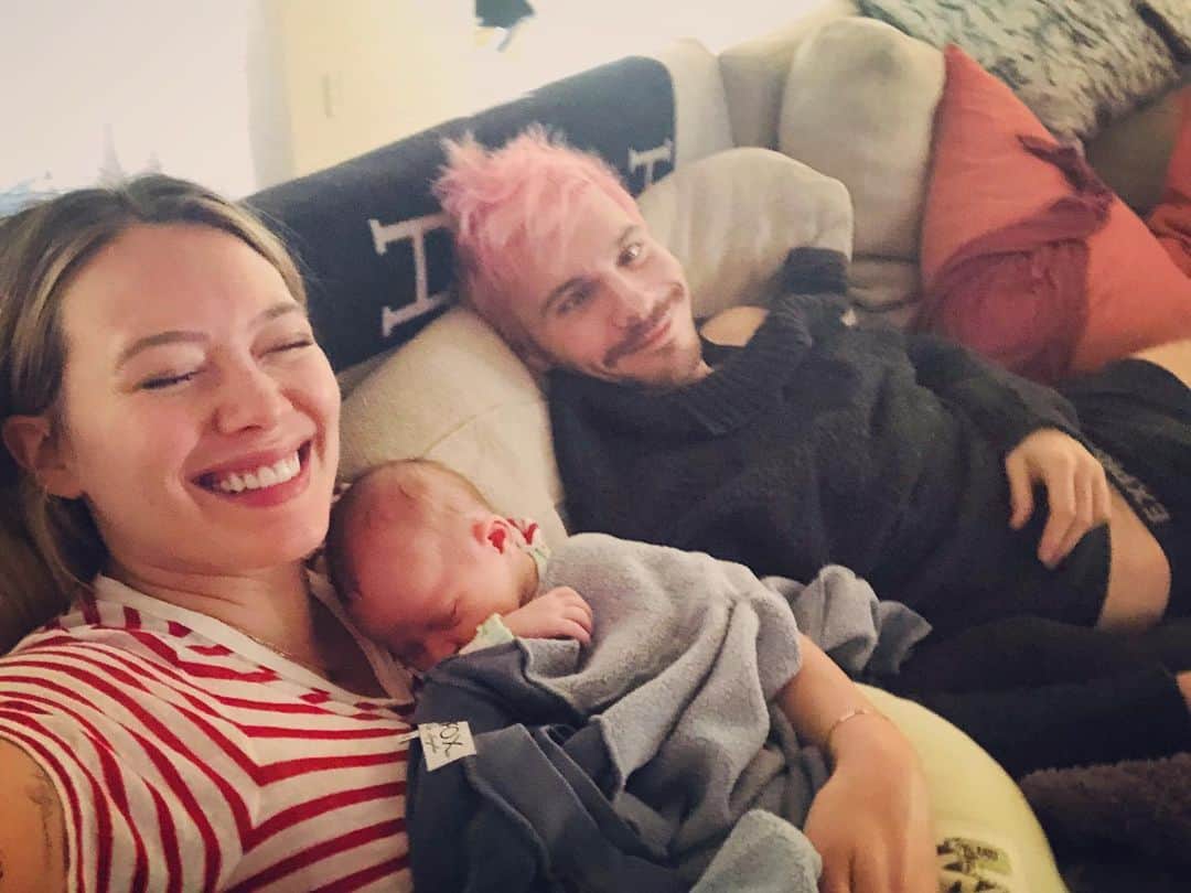 マシュー・カマのインスタグラム：「Our little girl is 9 months today. She’s an angel (psychotic) and you’re the best mom to be a dad with. ❤️」