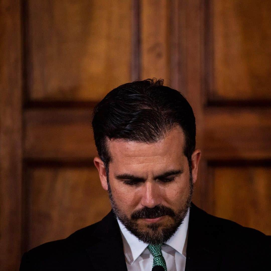 ニューヨーク・タイムズさんのインスタグラム写真 - (ニューヨーク・タイムズInstagram)「After days of fervent public protests and looming impeachment proceedings, Gov. Ricardo Rosselló of Puerto Rico announced his resignation on Wednesday night. The popular uprising and calls for his resignation began after a leaked private group chat revealed crude conversations between Rosselló and his close advisers. In addition to the text exchanges, Puerto Ricans said they’ve had enough after years of financial mismanagement and the government’s poor response to Hurricane Maria, which ravaged the island and killed an estimated 3,000 people 9 months after Rosselló took office in 2017. The new governor is expected to be the secretary of justice, Wanda Vázquez Garced, who is next in line under the territory’s Constitution after the secretary of state, who was also part of the texting scandal, resigned last week. Read more at the link in our bio. @ilanapl and @erikaprodriguez shot these photos.」7月26日 0時35分 - nytimes