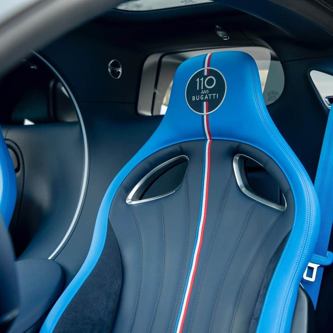 ブガッティさんのインスタグラム写真 - (ブガッティInstagram)「Comfortable on the straights and secure in the corners. Featuring a bespoke BUGATTI 110 ans badge and tri-colore detailing, the soft leather and Alcantara race seats in the Chiron Sport "110 ans" combine luxury and performance. #BUGATTI #Tricolore #BUGATTI110ans #110ans」7月26日 0時31分 - bugatti