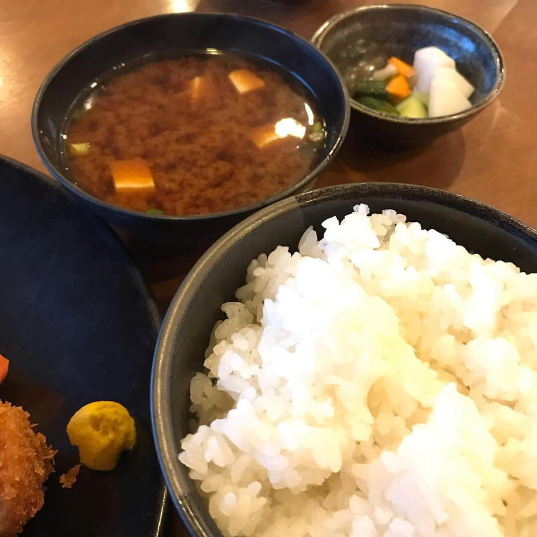 青木真也さんのインスタグラム写真 - (青木真也Instagram)「とんかつ。なかなか食べないけれど久しぶりに。高校柔道部の一学年下の方のお家で懐かしい味。#とんかつ #静岡 ＃赤出汁 #shizuoka」7月26日 0時43分 - shinya050983