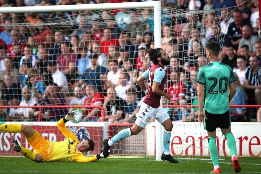 ホタのインスタグラム：「AVFC 🙌🏻」