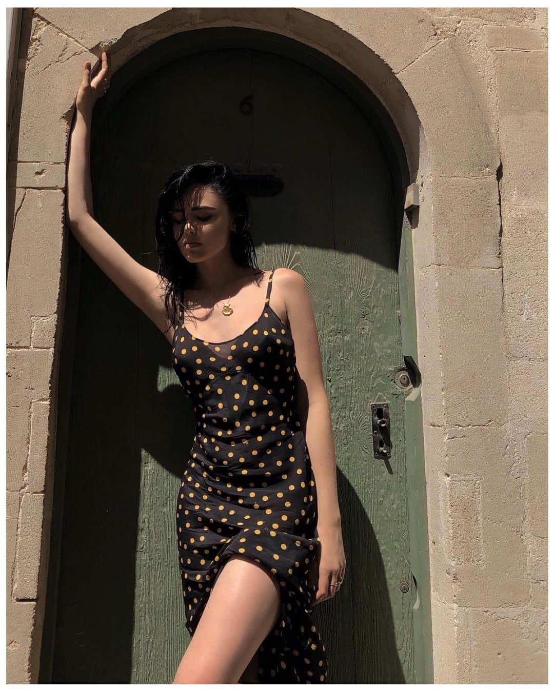 クリスティナ・バザンのインスタグラム：「🌞」