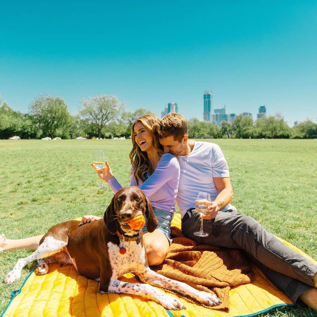 ジョジョ・フレッチャーのインスタグラム：「You know what’s really empowering? Feeling on the same page as we gear up for marriage and all that comes after that. I’m excited to share that we’ve partnered with @NorthwesternMutual and met with one of their advisors to help us plan our financial future together- from saving to starting our own business flipping houses, to everything else that’s important to us today. I still have a million other things to figure out when it comes to this wedding but let me tell ya... it feels dang good to know we are now one step ahead of the game when it comes to our life together. #moneymates #ad」