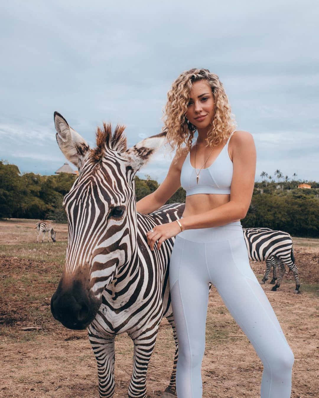 チャーリー・ジョーダンさんのインスタグラム写真 - (チャーリー・ジョーダンInstagram)「THIS ZEBRA 🦓 I wish I could’ve brought him back to LA with me he was so sweet! I saw a wild herd of zebras out in a field on the 30,000 acre sanctuary we were at! I knew they’d be so scared but thought I’d walk over near them anyways and see if I could get close. When I initially walked up of course they ran away. But I proceeded to stand for 15 minutes as they warmed up to me and finally one just...WALKED UP! He let the rest know it was chill and now I’m officially a part of the family. They were a beautiful mix of black and auburn, the baby zebras were fully brown! Wearing @revolve x @lovewave #RevolveSummer」7月26日 0時54分 - charlyjordan