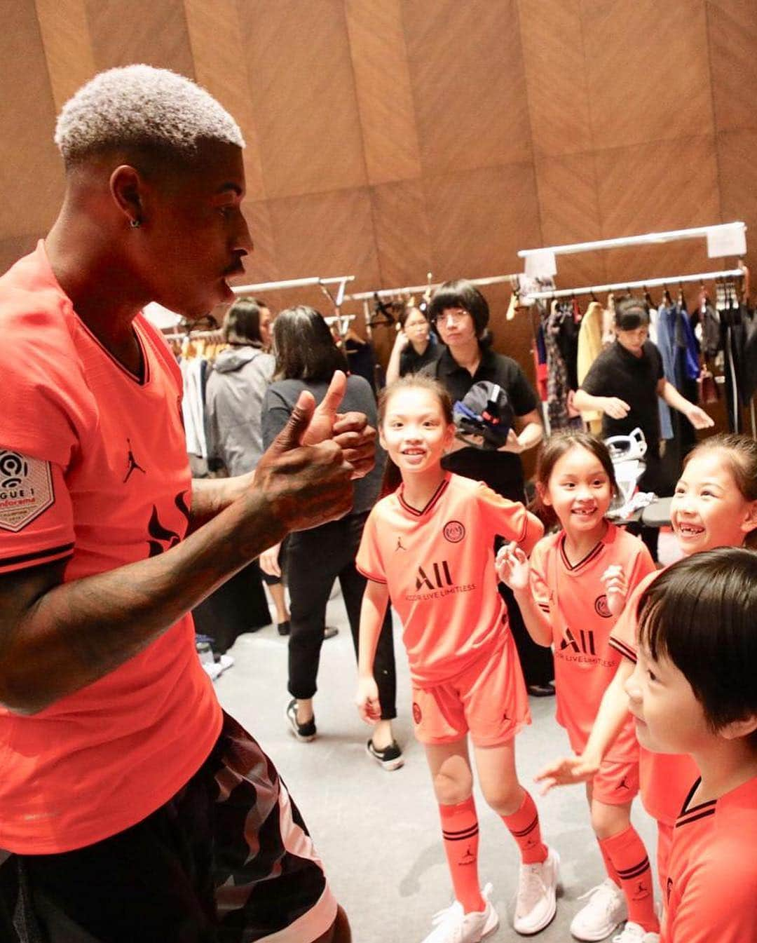 プレスネル・キンペンベさんのインスタグラム写真 - (プレスネル・キンペンベInstagram)「🔴N T🔵UR 🇨🇳 @psg #LAFORCE」7月26日 1時19分 - kimpembe3