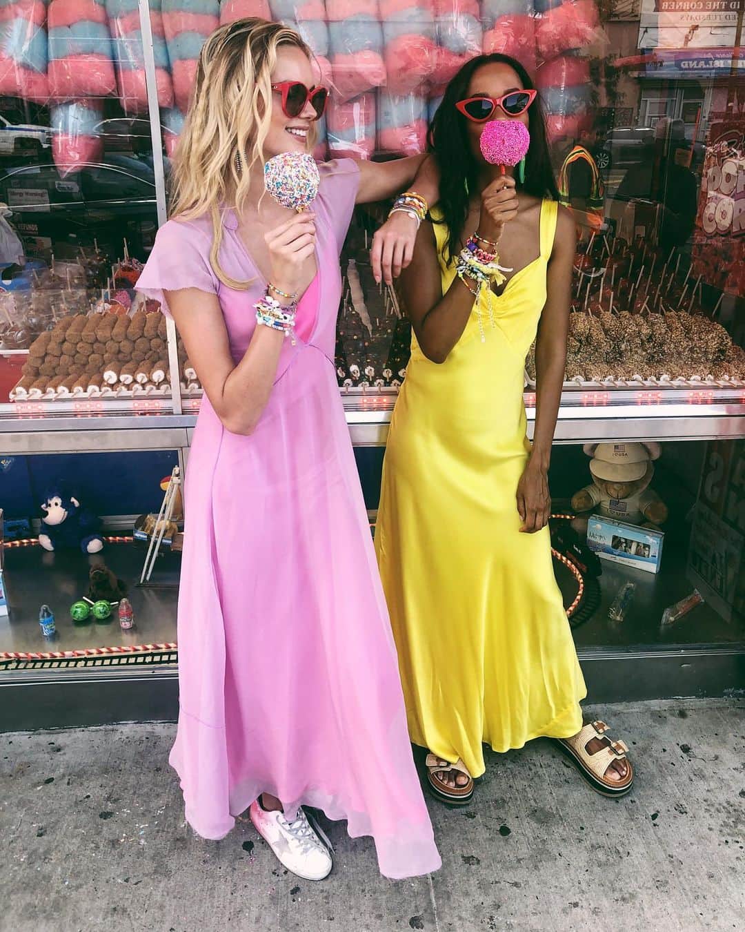 ダニジョーのインスタグラム：「WE MADE IT TO CONEY ISLAND 🍭 @kendallvisser & @francesaaternir in head to ankle DANNIJO 😜#dannijogirls」