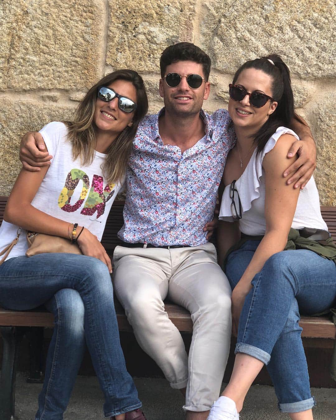ハビエル・ラジャのインスタグラム：「Countdown for the wedding with my loves 🤗」