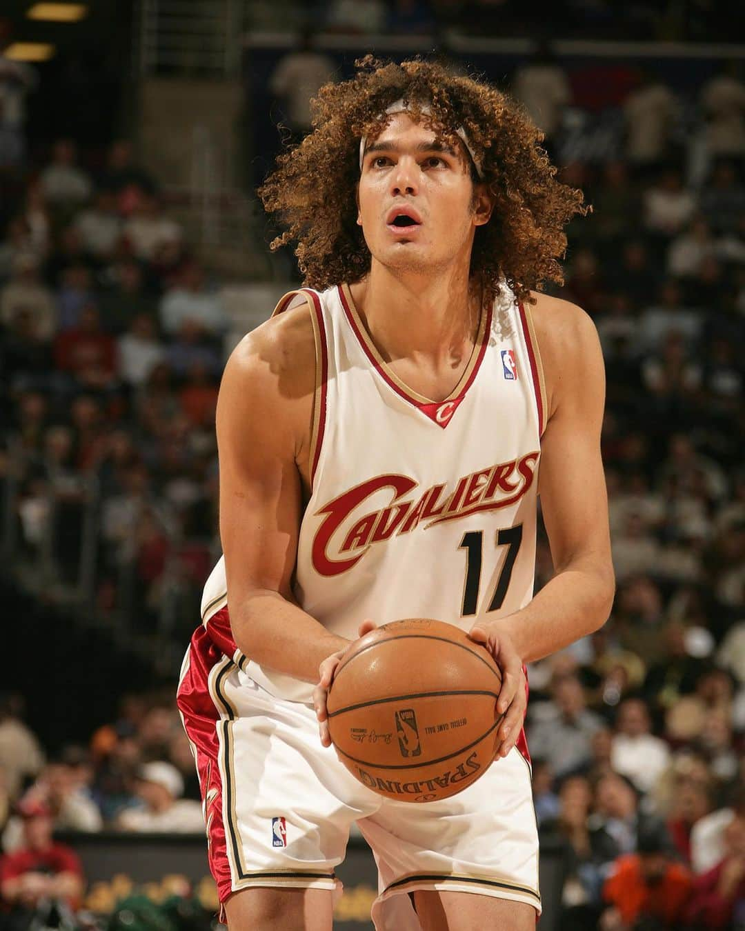 キャブスさんのインスタグラム写真 - (キャブスInstagram)「That flow though. 👀  Take a peek at some of our finest hairstyles over the years on Cavs.com.  #TBT」7月26日 1時49分 - cavs