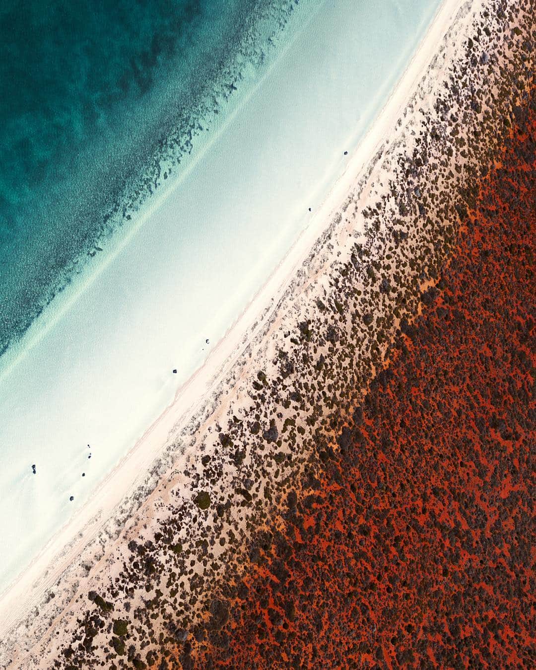 PolarProさんのインスタグラム写真 - (PolarProInstagram)「Photo Series (1/3): When vibrant elements of the Earth and sea fuse together to create some of the most captivating landscapes of Australia | Shot on #DJI #Inspire2 #QuartzLine | 📸: @tomhegen.de」7月26日 1時50分 - polarpro