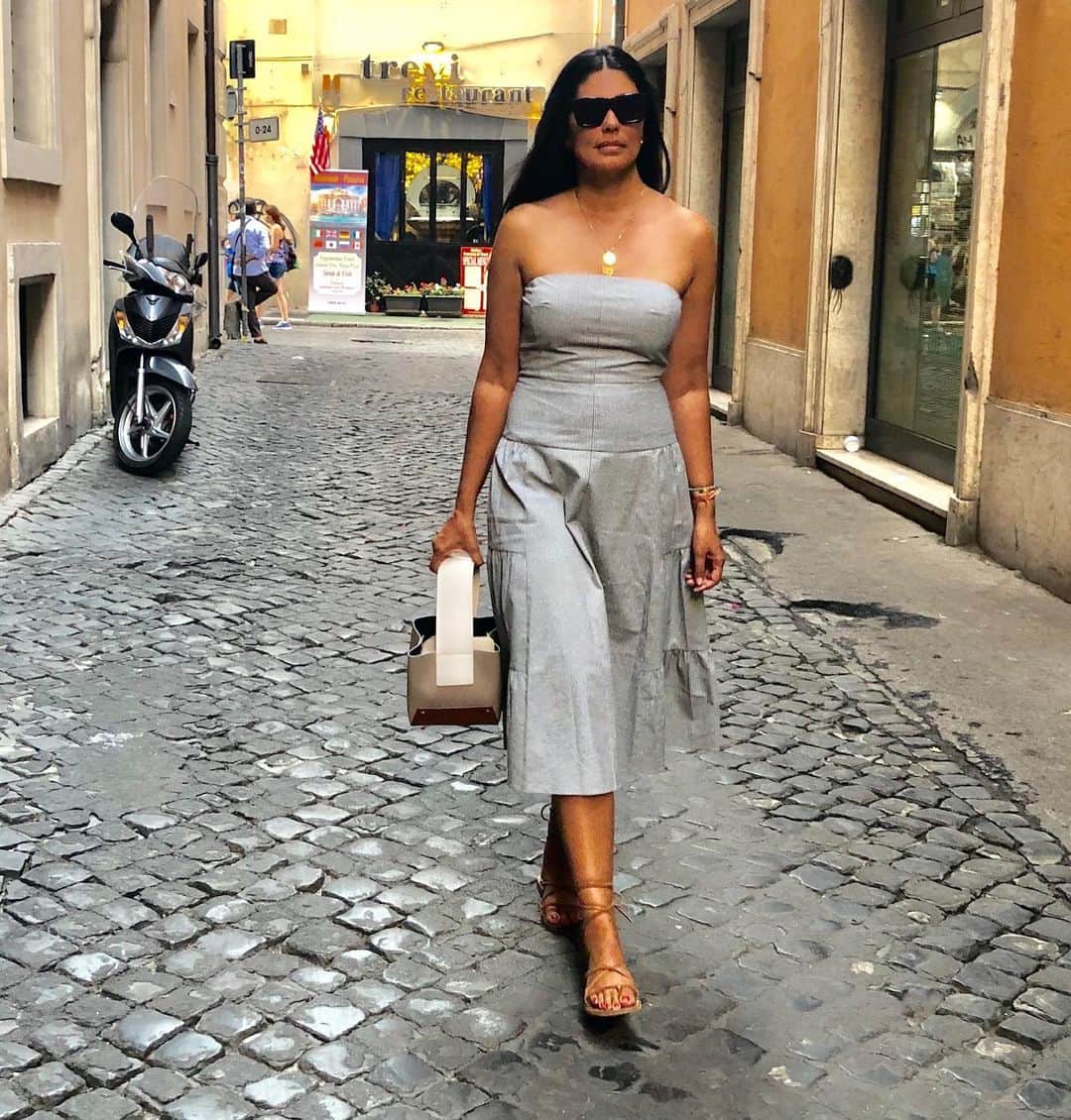 レイチェルロイさんのインスタグラム写真 - (レイチェルロイInstagram)「Perfect for Roaming in Roma ⛲️RR in the Seersucker Strapless dress 🇮🇹 see more vacation essentials on our story . . . . #fashionlover #fashiondesign #fashioninsta #fashionlook #fashionlovers #fashionlove #fashiontrends #fashiondiary #fashionstore #fashiongirls #nyc #nycc #nycity #nyc_highlights #nycmua #nycfashionblogger #instagramnyc #nycfashion #nycblogger #nycstreetstyle #nycbloggers #nycdesigner #nyclife #rachelroy #HotelEdenRome」7月26日 2時03分 - rachel_roy