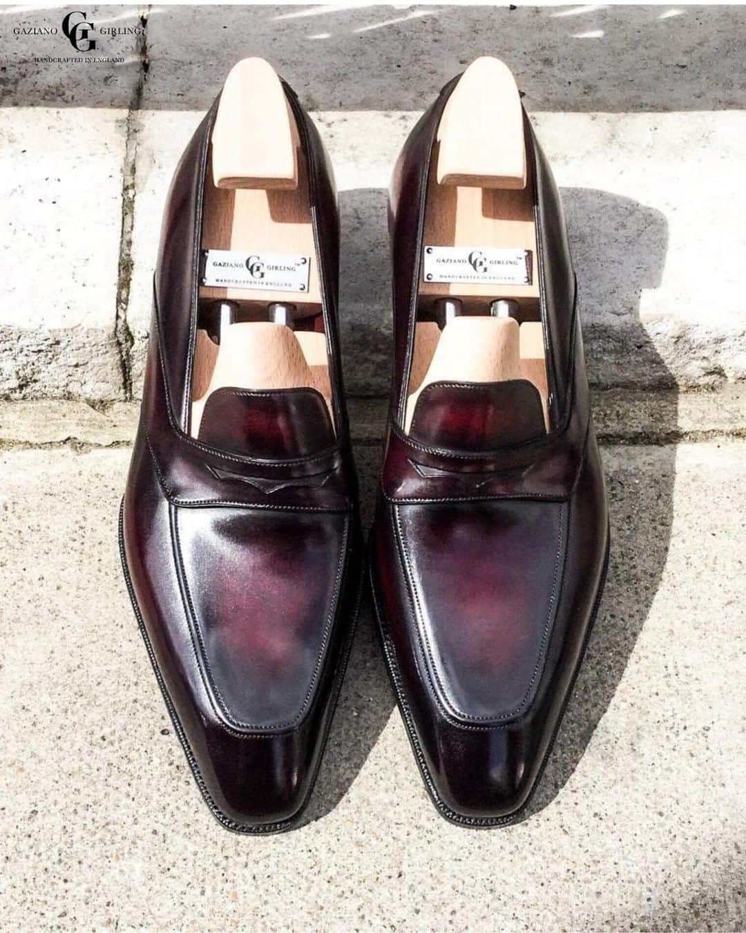 ガジアーノ&ガーリングさんのインスタグラム写真 - (ガジアーノ&ガーリングInstagram)「The Joyce Made to Order on the Square Deco last in a Margaux patina. What shoes are you wearing today? . . . . . . . . . . . #gazianogirling #gazianoandgirling #ggjoyce #madetoorder #madeinengland #handcrafted #savilerow #shoegamecrazy #shoegameonpoint #shoegamestrong #dapper #ootd #shoesaddict #shoesforsale #mensfashion #kickstagram #sotd #mensfashionpost #menswear #menwear #menstyle #mensstyle #shoegazing #shoestagram #shoeplug」7月26日 2時08分 - gazianogirling