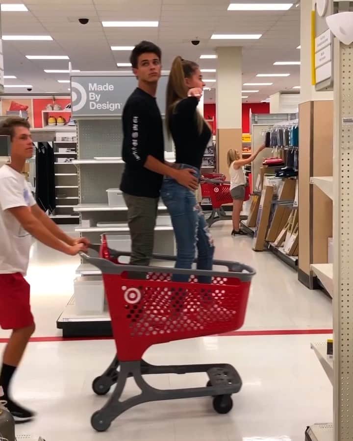 Brent Riveraのインスタグラム：「When you find someone just as weird as you..🕺🏻🤪 @leaelui」