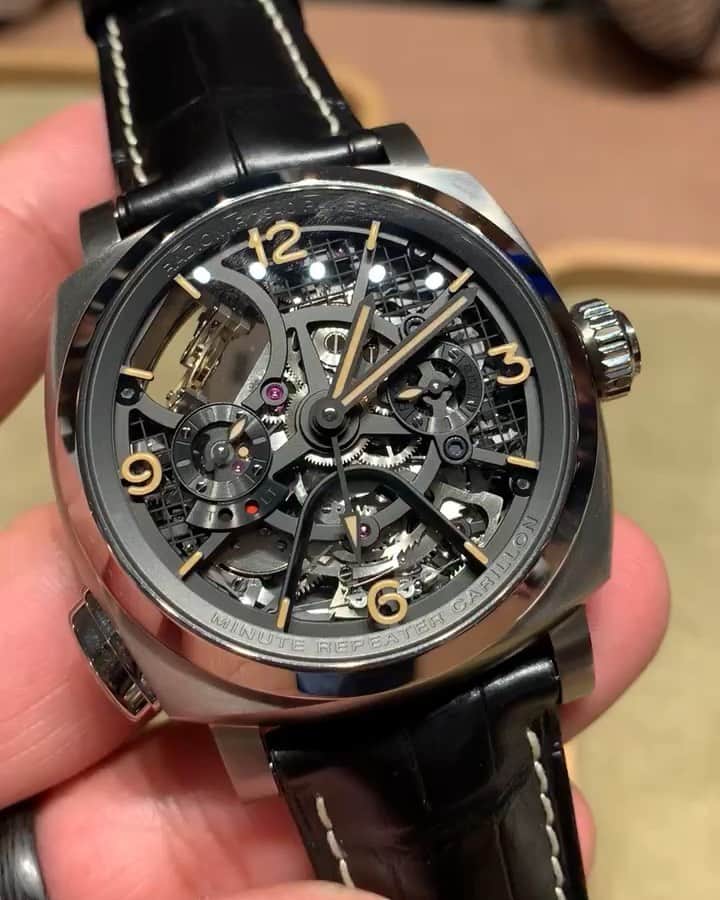 パネライのインスタグラム：「The #Panerai #PAM600 in brushed Titanium. 😍 #PaneraiCentral」