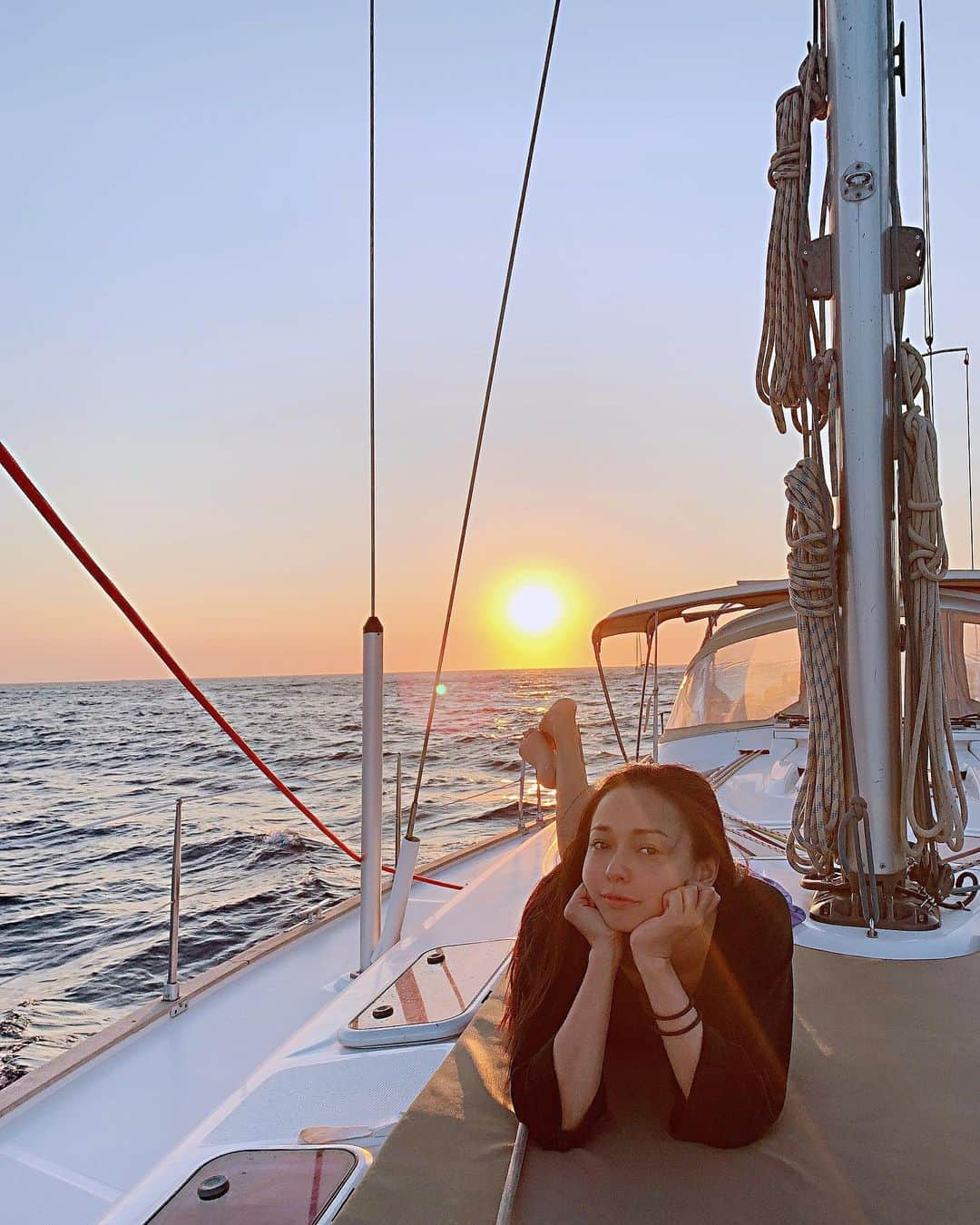 吉田セイラのインスタグラム：「Sunset 🌅 cruising 世界一綺麗な夕日と言われてるらしい‼️確かに綺麗でずっと見惚れてた☀️ love santorini  #sunset #santoriniisland #beautiful #gorgeous #nature #amazing #love #life #forever#happy #peace #oia #wonderfulworld #come #agein #mood #goodvibes #thankyou」