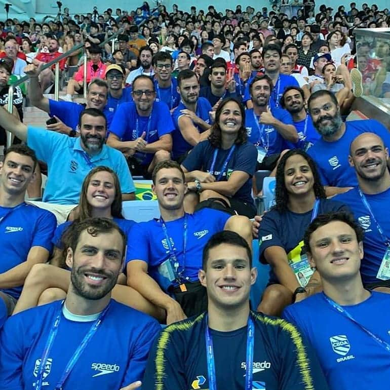 レオナルド・ジ・デウスさんのインスタグラム写真 - (レオナルド・ジ・デウスInstagram)「FIM DO CAMPEONATO MUNDIAL AQUI NA COREIA para mim!!! Melhor resultado pessoal da minha carreira, 7º do Mundo nos 200 borboleta, em um ano de superação e dificuldades que tive que atravessar dentro e fora das piscinas. Independentemente de saber que posso fazer MUITO melhor, tenho a certeza que o trabalho esta no caminho certo e passando por cima de lesões e dificuldades deixei o meu melhor dentro d’água, representei o meu País e minha família da melhor maneira possível. Obrigado ao meu Staf/Patrocinadores e todos aqueles que trilham durante o dia a dia esse sonho que, por mais difícil que seja, nunca esteve TÃO PRÓXIMO DE SER REALIZADO!!! Obrigado a todos que torceram, vibraram e se emocionaram a cada conquista não só minha, mas do BRASIL!!!! Valeu MUITO...」7月26日 2時14分 - leogdeus