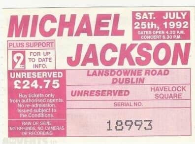 マイケル・ジャクソンさんのインスタグラム写真 - (マイケル・ジャクソンInstagram)「July 25, 1992. Michael performed in Dublin, Ireland, at Lansdowne Road to a capacity crowd of 40,000 people. Then, he announced that he is donating £400,000 to various charities. #MJHumanitarian」7月26日 2時22分 - michaeljackson