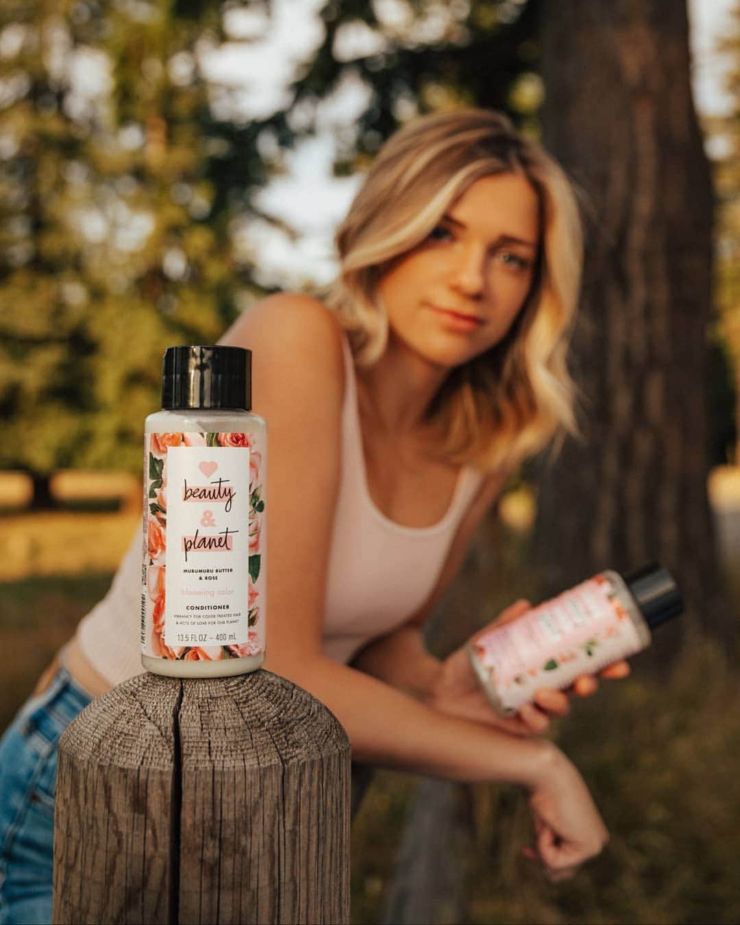 Monica Churchさんのインスタグラム写真 - (Monica ChurchInstagram)「I am so excited to be partnering with @lovebeautyandplanet! I've been loving their murumuru butter & rose shampoo and conditioner to keep my color treated hair shiny and vibrant. To learn more about this awesome, sustainably focused brand you can check out my new video! (Link in bio) #smallactsoflove #veganbeauty #lbpartner」7月26日 2時31分 - monicachurch