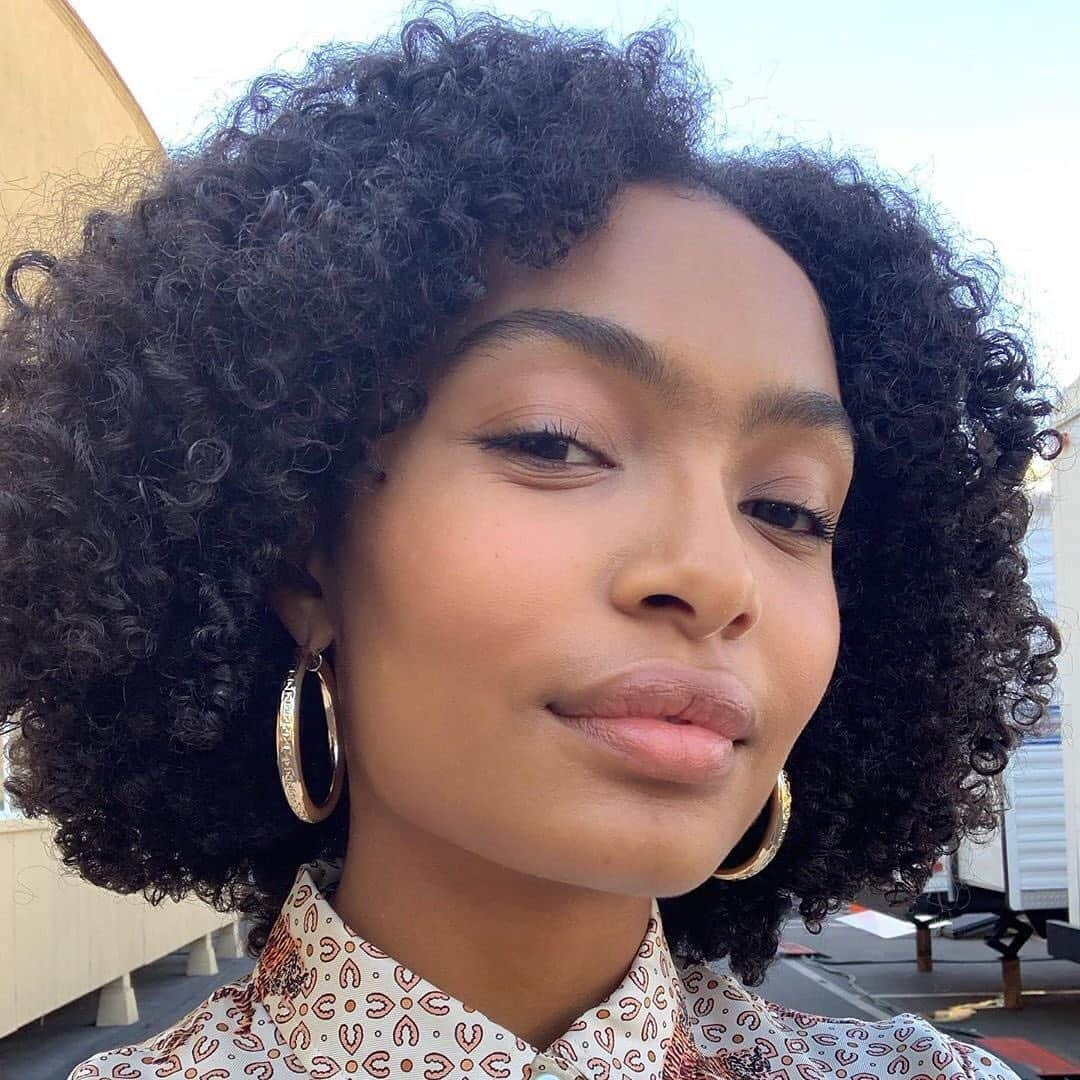 Teen Vogueさんのインスタグラム写真 - (Teen VogueInstagram)「@yarashahidi just landed a *major* ad campaign and I..... have to stan. 🙌🏼 Read more at the link in bio.」7月26日 2時32分 - teenvogue