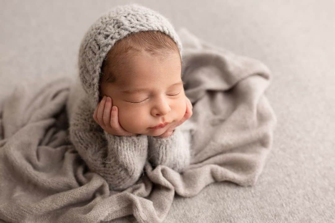 のインスタグラム：「Matteo com 12 dias de vida! #newborn #tbt .foto @kmenezesfotografa」
