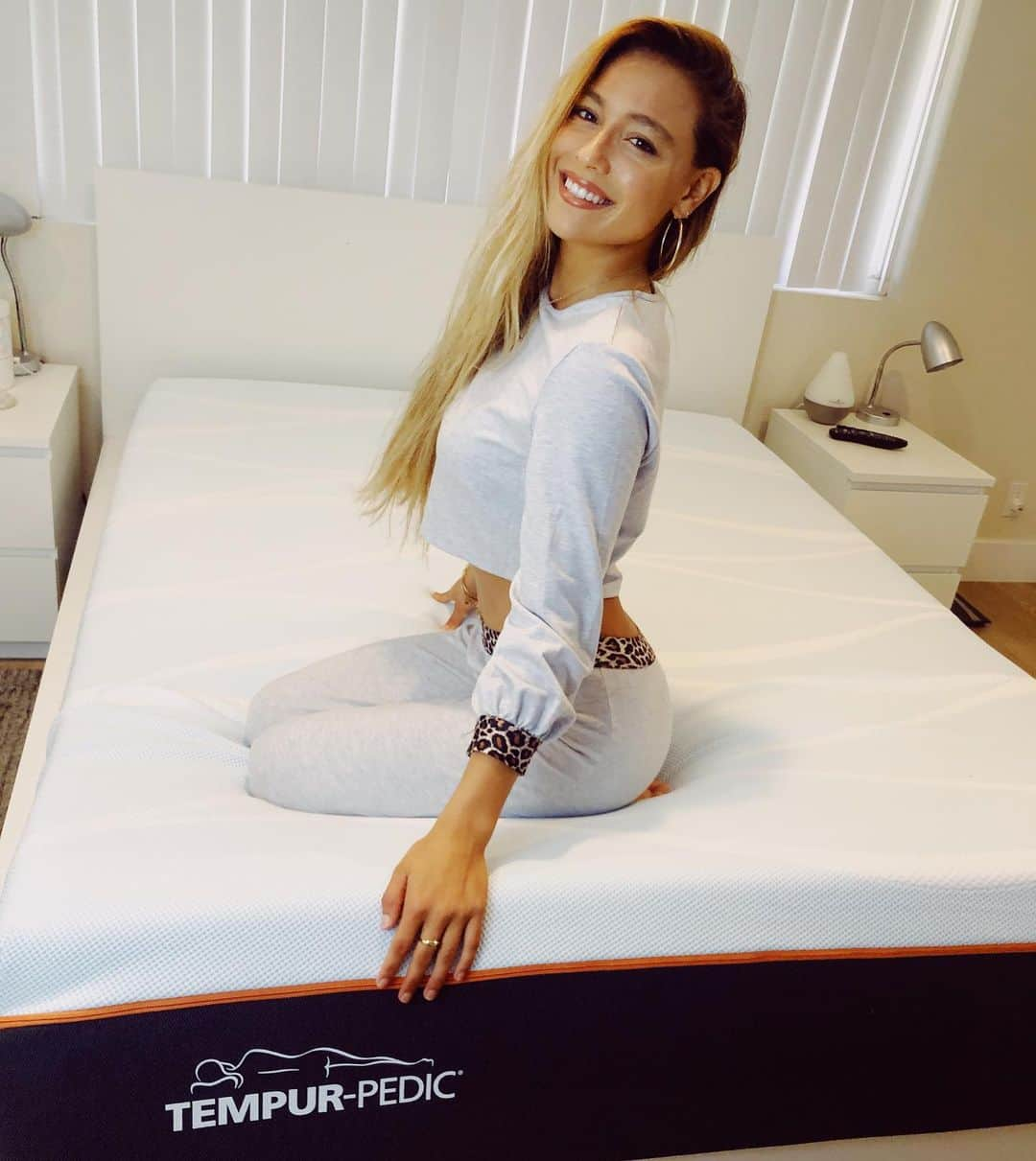 ティア・ブランコさんのインスタグラム写真 - (ティア・ブランコInstagram)「So thrilled that I made the switch to a TempurPedic mattress... My last mattress was ultra soft and not very supportive, therefore I would wake up a lot of mornings with a sore back or shoulder. I’ve been sleeping so amazing with my new LUXEBreeze firm TempurPedic. It really is so comfortable and provides the best night of sleep! @tempurpedic #tempurbreeze #ad」7月26日 2時51分 - tiablanco