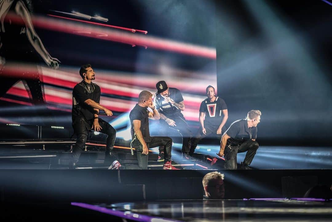 backstreetboysさんのインスタグラム写真 - (backstreetboysInstagram)「Calgary your energy was surreal! Thanks for having us! #BSBCAL #DNAWorldTour」7月26日 2時52分 - backstreetboys