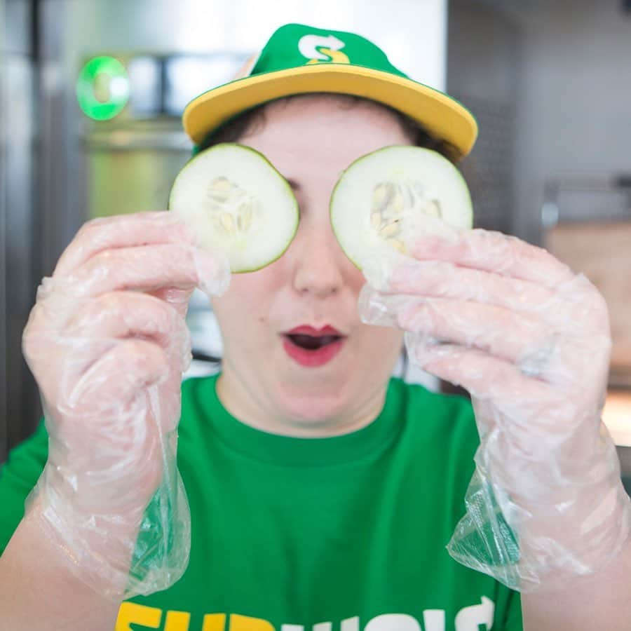 Official Subwayさんのインスタグラム写真 - (Official SubwayInstagram)「Share the love for your favorite Sandwich Artist! #NationalCulinariansDay 💛💚💛💚」7月26日 3時03分 - subway