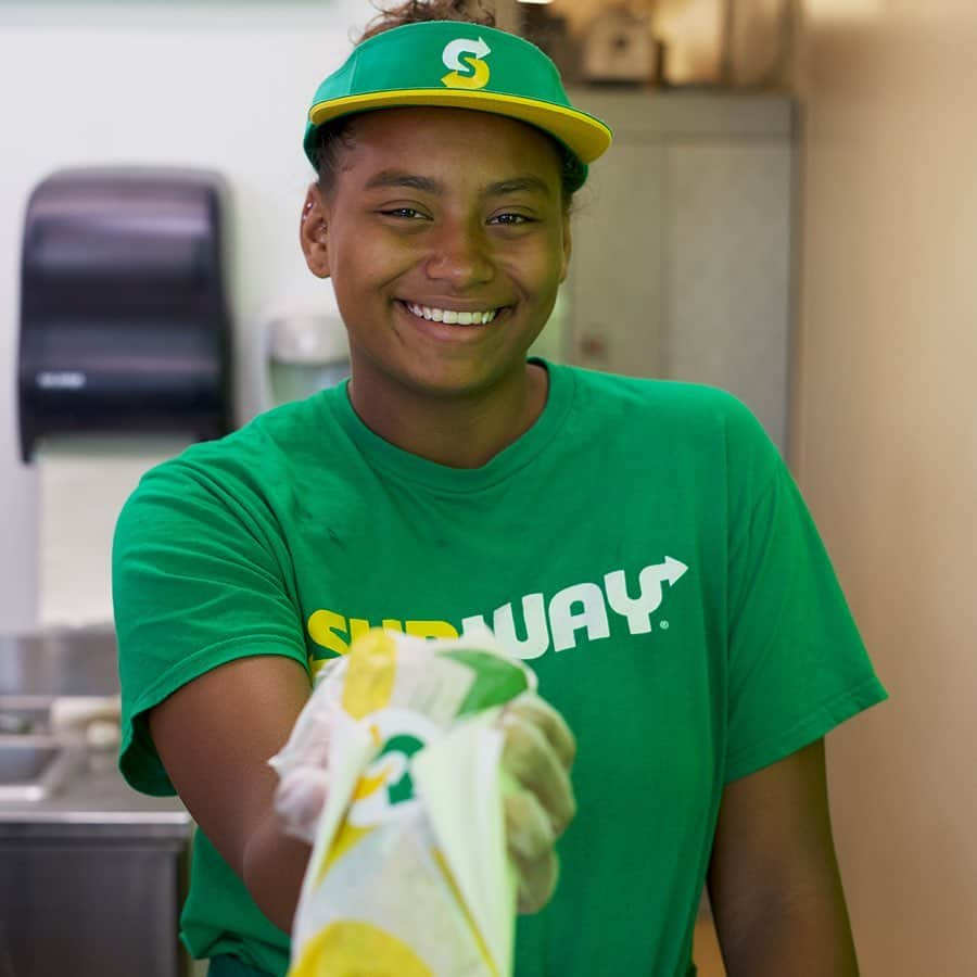 Official Subwayさんのインスタグラム写真 - (Official SubwayInstagram)「Share the love for your favorite Sandwich Artist! #NationalCulinariansDay 💛💚💛💚」7月26日 3時03分 - subway