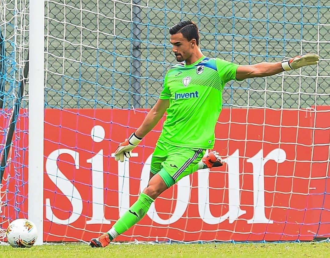 エミリオ・アウデロのインスタグラム：「🔵⚪️🔴⚫️⚪️🔵 si continua!!! #preseason #training @unionecalciosampdoria」