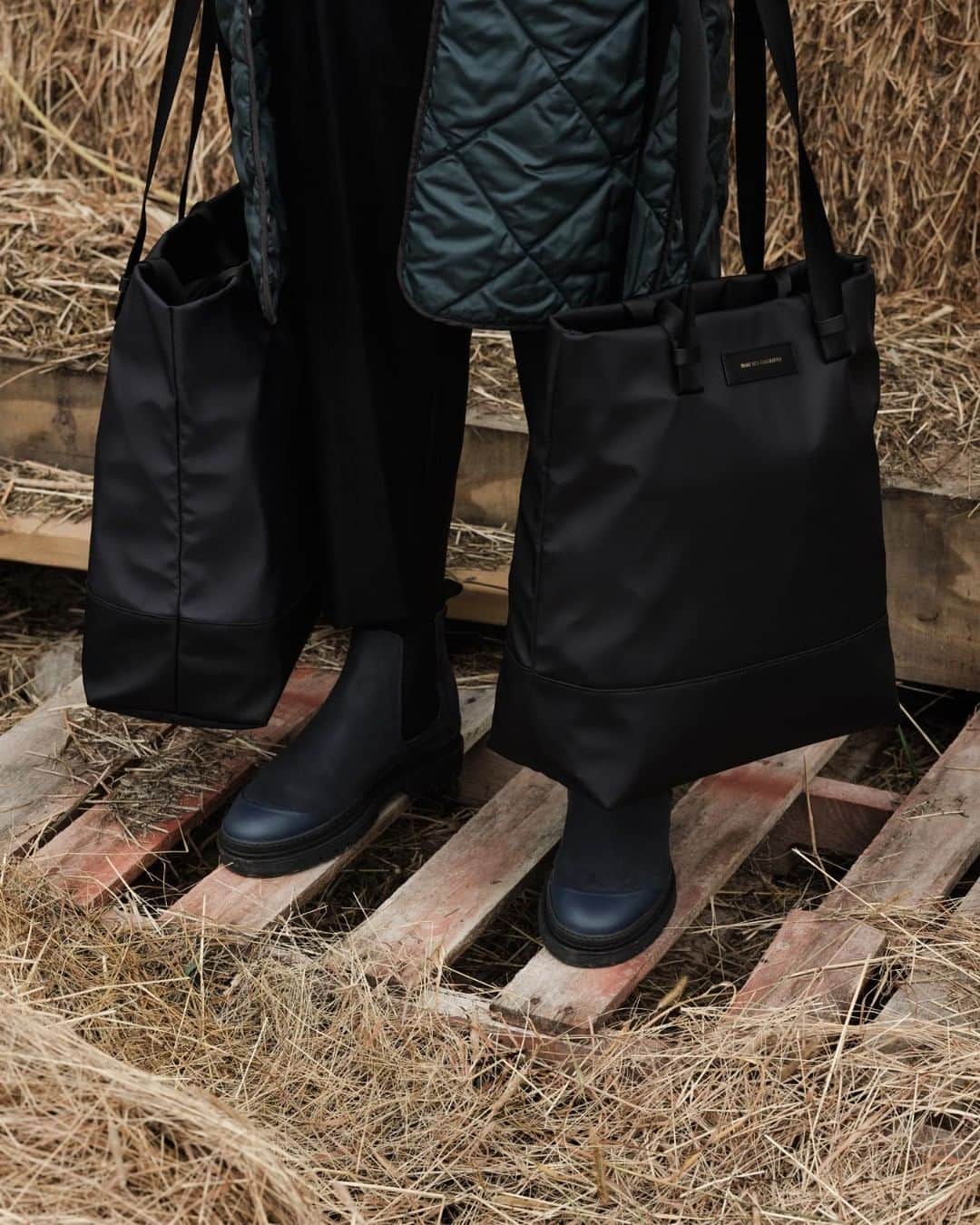 ウォントのインスタグラム：「Our Dayton tote's spacious and durable design houses all your work-to-evening essentials. Shop the unisex bag in new and timeless colors now, link in bio. — #wantlesessentiels #accessories #tote #style #design #essentials」
