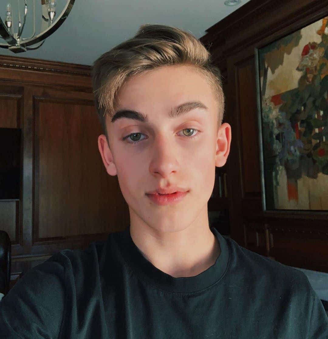 ジョニー・オーランドのインスタグラム：「photo cred @johnnyorlando」
