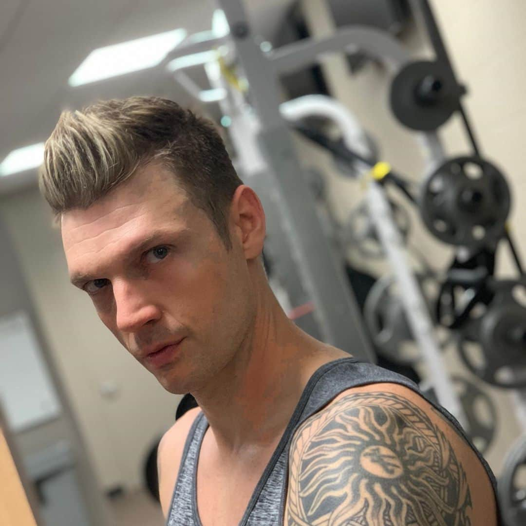 ニック・カーターさんのインスタグラム写真 - (ニック・カーターInstagram)「Fear does not exist in this dojo!! 😂#backstreetboys #dnaworldtour #backstreetboysdnaworldtour #karatekid #kobrakai #healthandfitness #fitnessmotivation #weightlifting」7月26日 3時18分 - nickcarter