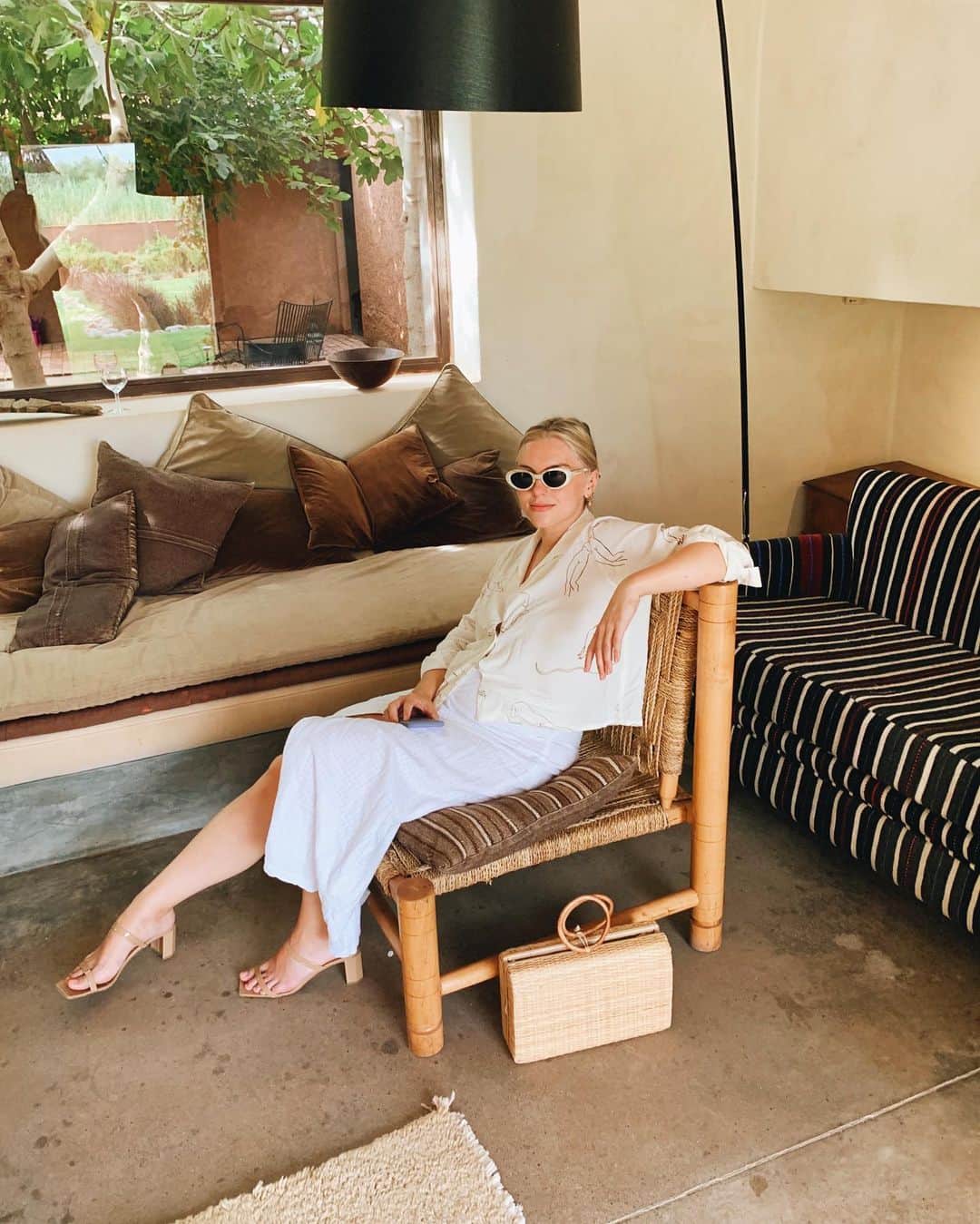 Estée Lalondeのインスタグラム：「I’m in Morocco and it’s too hot to think. Caption this 🌞👇 ——————————–––––––––––––––––––––– Jewellery @daisy_jewellery (ad/brand collab) #esteelalondeXdaisy  Sandals @byfar_official  Bag @shop___charlotte (gifted) Skirt and top @palomawool  Sunglasses @alexeaglestudio ——————————–––––––––––––––––––––– #ELwears #ELtravels」
