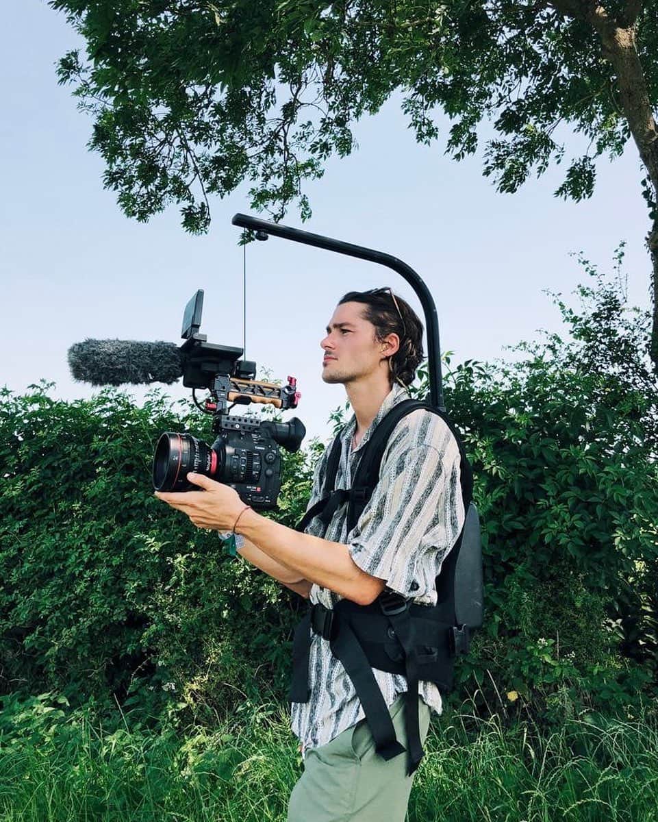 のインスタグラム：「Meet Jack Harries (@jackharries), a documentary filmmaker who educates people about the effects of climate change. “I fundamentally believe in humanity,” says Jack. “In less than one human lifetime, we can get ourselves out of this. I have hope.” 🎥🗺⁣ ⁣ Learn more about Jack’s life and work in this week’s episode of #Advocates, our series that highlights people around the world who are sparking positive change in their communities. ✨⁣ ⁣ Photo of @jackharries by @aliceaedy」