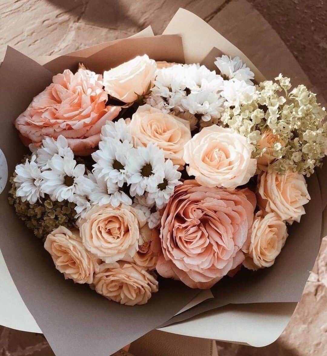 Kelsey Simoneのインスタグラム：「Some scriptures to brighten your day! Faith can move mountains! 🌸 - Isaiah 12:2 - Psalm 139:14 - Joshua 1:9 - Matthew 17:20 - Isaiah 41:10」