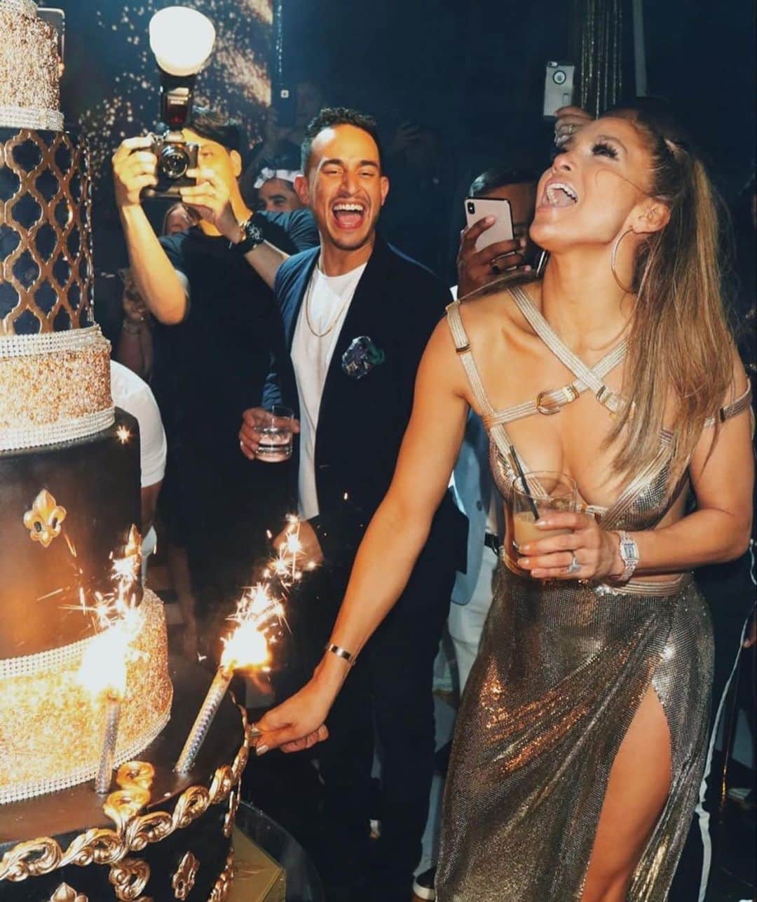 quayaustraliaさんのインスタグラム写真 - (quayaustraliaInstagram)「One more HBD to this beyond fabulous fifty year old ✨🎉 A massive thank you to @jlo for including us in her epic birthday celebration 🍾 So much love for all the love last night 😍 Check our stories for more BTS & keep the party going with buy one, get one 50% off the full #QUAYXJLO collection for one more day 🖤 #QUAYAUSTRALIA *Offer ends 25 July 11:59pm PT」7月26日 3時30分 - quayaustralia