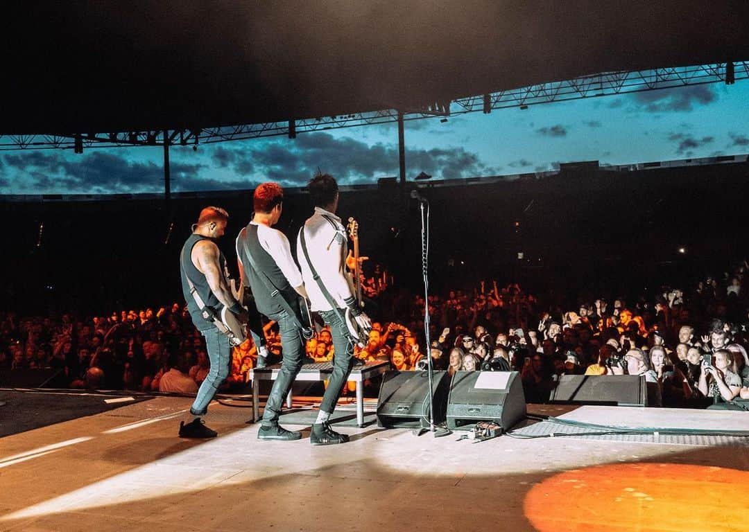 Sum 41さんのインスタグラム写真 - (Sum 41Instagram)「July 24 | @fordidahocenter | Nampa, ID 📷 @aaronberkshireofficial  #RockstarDisrupt #RockstarDisruptFestival」7月26日 3時34分 - sum41