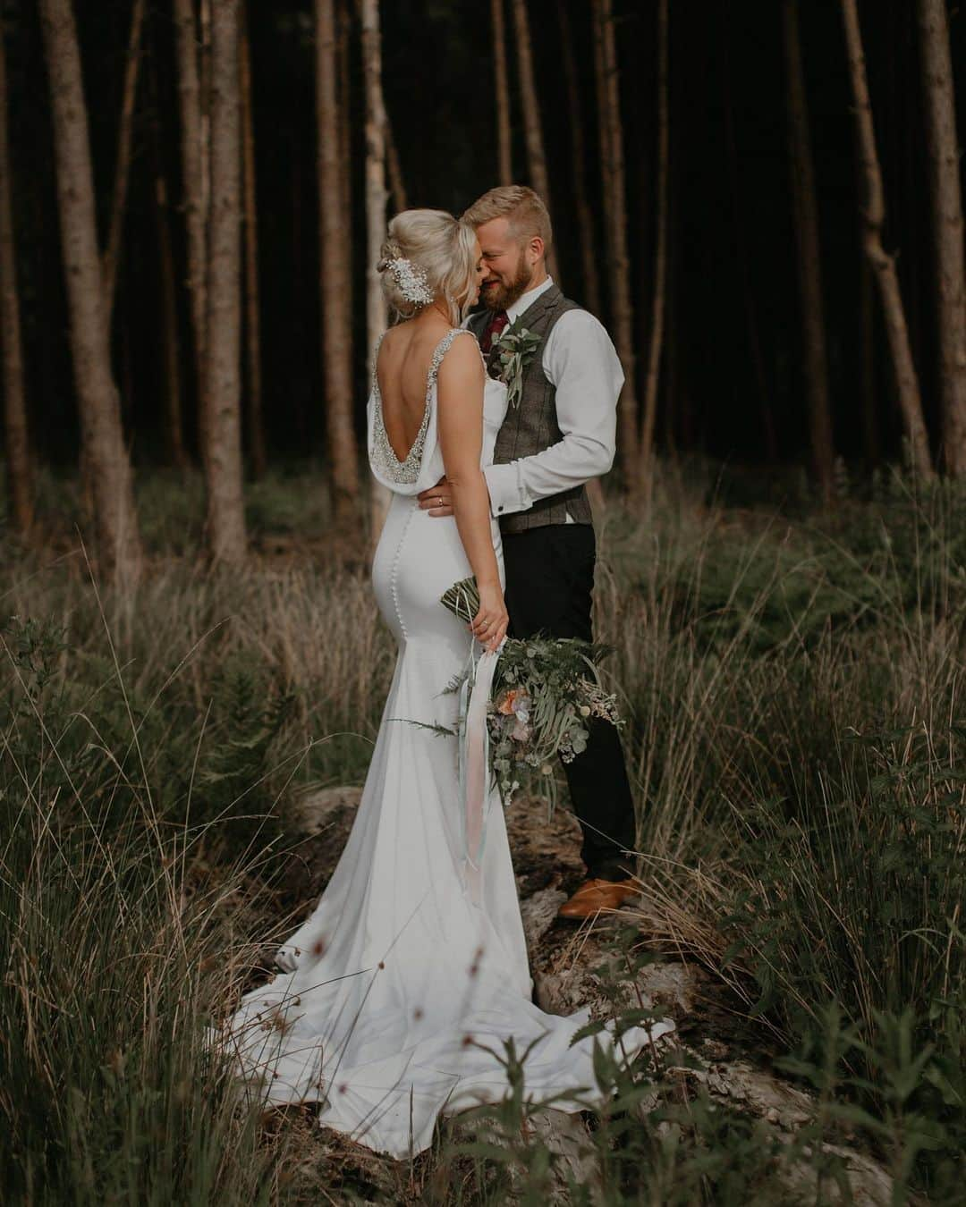 Pronoviasさんのインスタグラム写真 - (PronoviasInstagram)「Real bride perfection ♥️ Congratulation to the newlyweds! Photo: @eriinbrowne @jennyspedding #PronoviasBrides Dress: Rama.」7月26日 3時58分 - pronovias