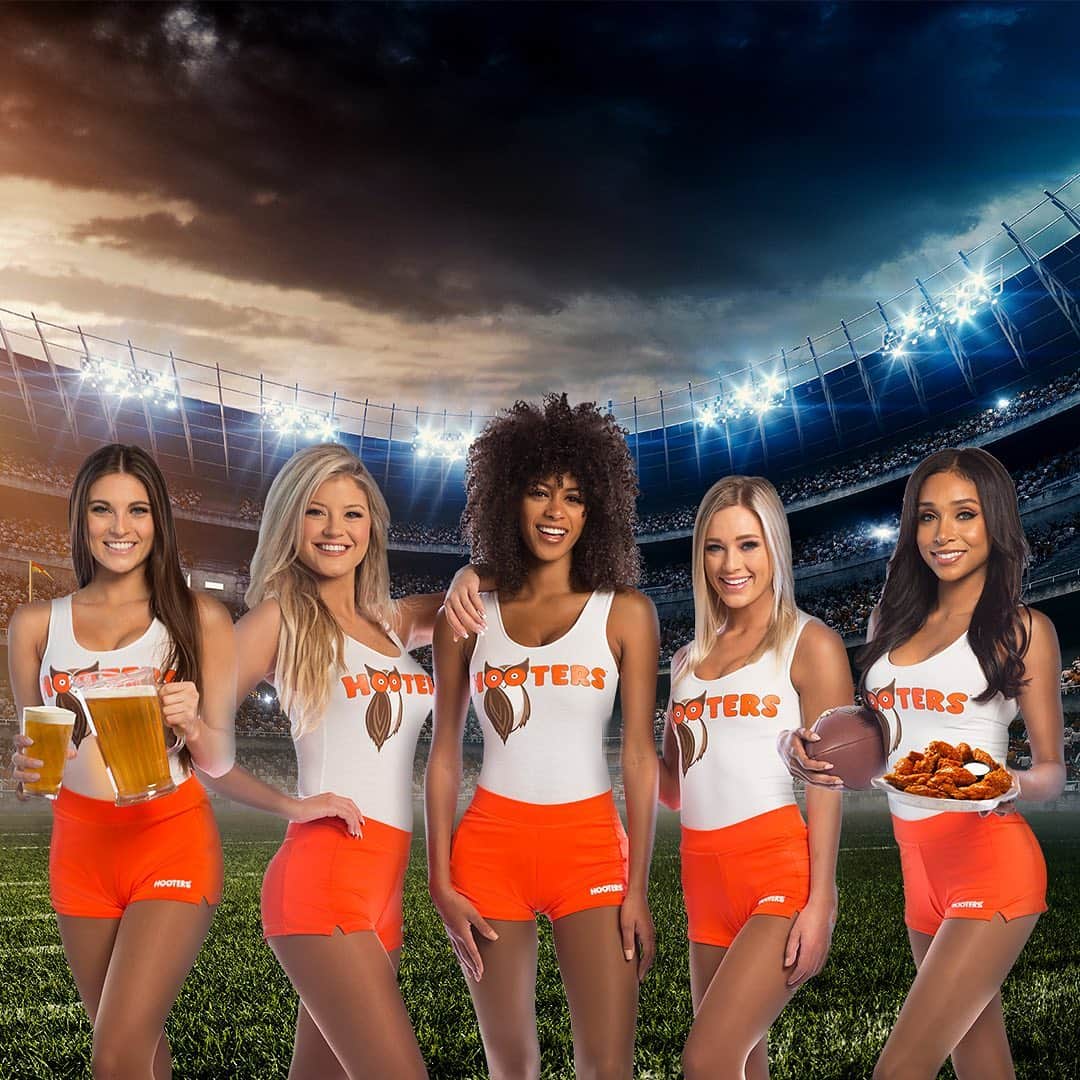 Hootersさんのインスタグラム写真 - (HootersInstagram)「We know you wanna be the GOAT of your Fantasy league. 🐐  Host your 🏈 draft party with us, get a free CBS Draft Kit & add on the MVP Bundle — 50 Original Hooters Style Wings, Buffalo Chicken Dip & Fried Pickles.  Full details ➡️ Hooters.com/football」7月26日 4時13分 - hooters