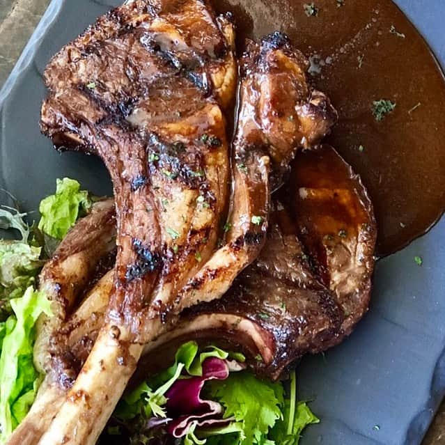 Trump Waikikiさんのインスタグラム写真 - (Trump WaikikiInstagram)「Feast on Chermoula lamb chops at Wai‘olu Ocean Cuisine. #trumpwaikiki #neversettle #lambchops  バルサミコ酢、コリアンダー、ジンジャー、ガーリックレモンでモロッコ風にマリネしたラムチョップを、香ばしく焼き上げました。赤ワインのリダクションソースとともに。 #ワイオルオーシャンキィジーヌ #トランプワイキキ #ラムチョップ #ディナー #ハワイでディナー」7月26日 4時08分 - trumpwaikiki