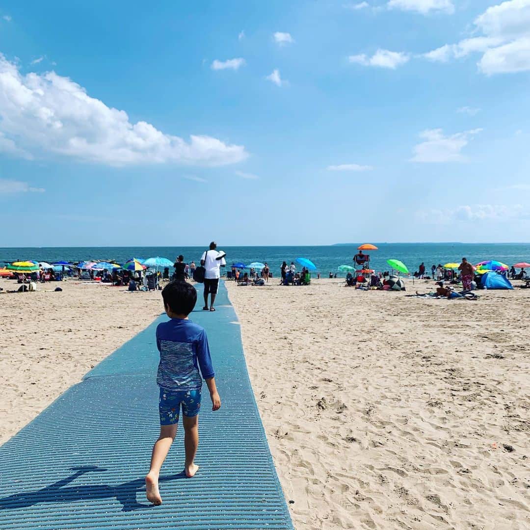 クリス智子さんのインスタグラム写真 - (クリス智子Instagram)「The Coney Island Beach.」7月26日 4時09分 - chris_tomoko