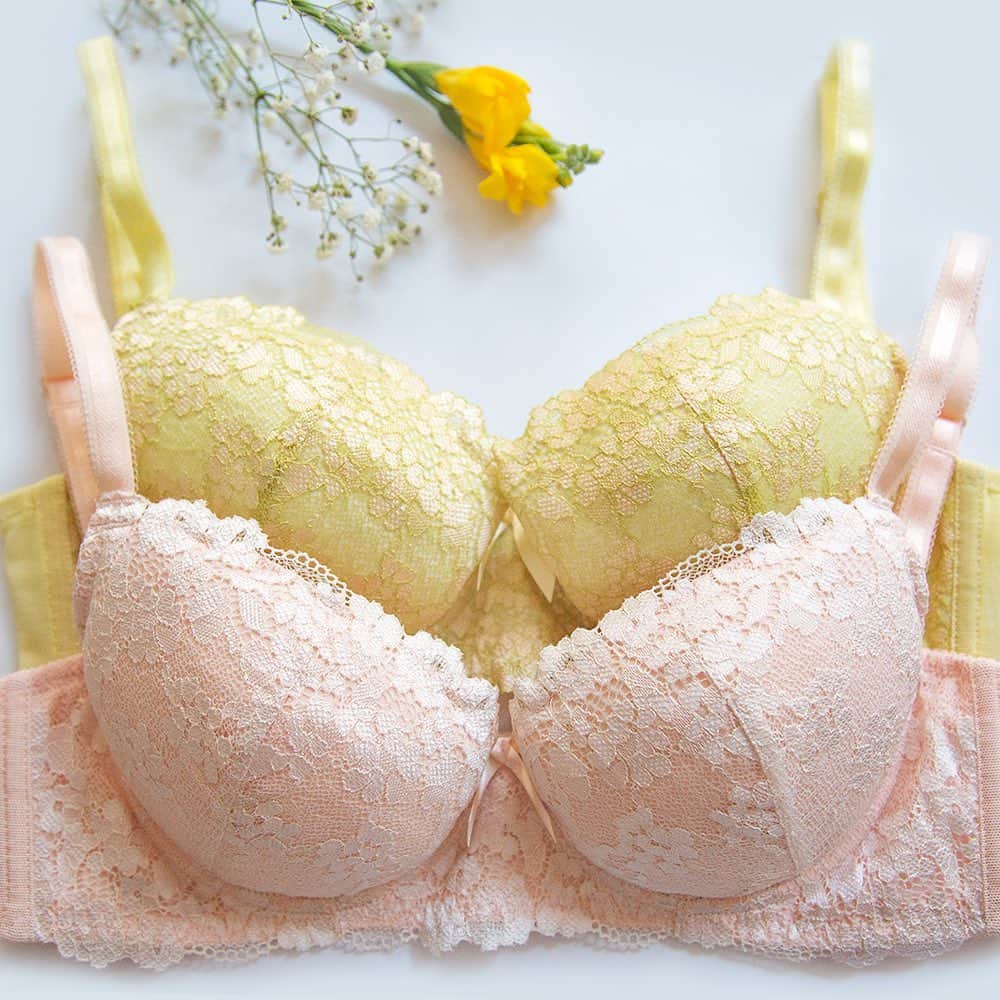 のインスタグラム：「Delight in the bright and charming Summer collection. The gorgeous florals, brilliant colors and intricate lace create a state of perfect bliss.  #newarrival #pushup #lace #lingerieaddict #instalingerie #intimates #summer」